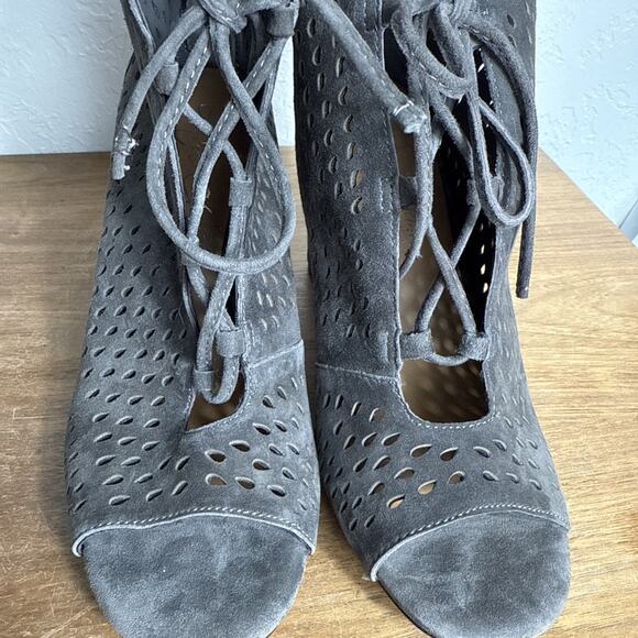 Grey Suede Chunky Heels Size 7 NWOB Perforated Lace Up Sandals Arturo Chiang - Picture 2 of 9